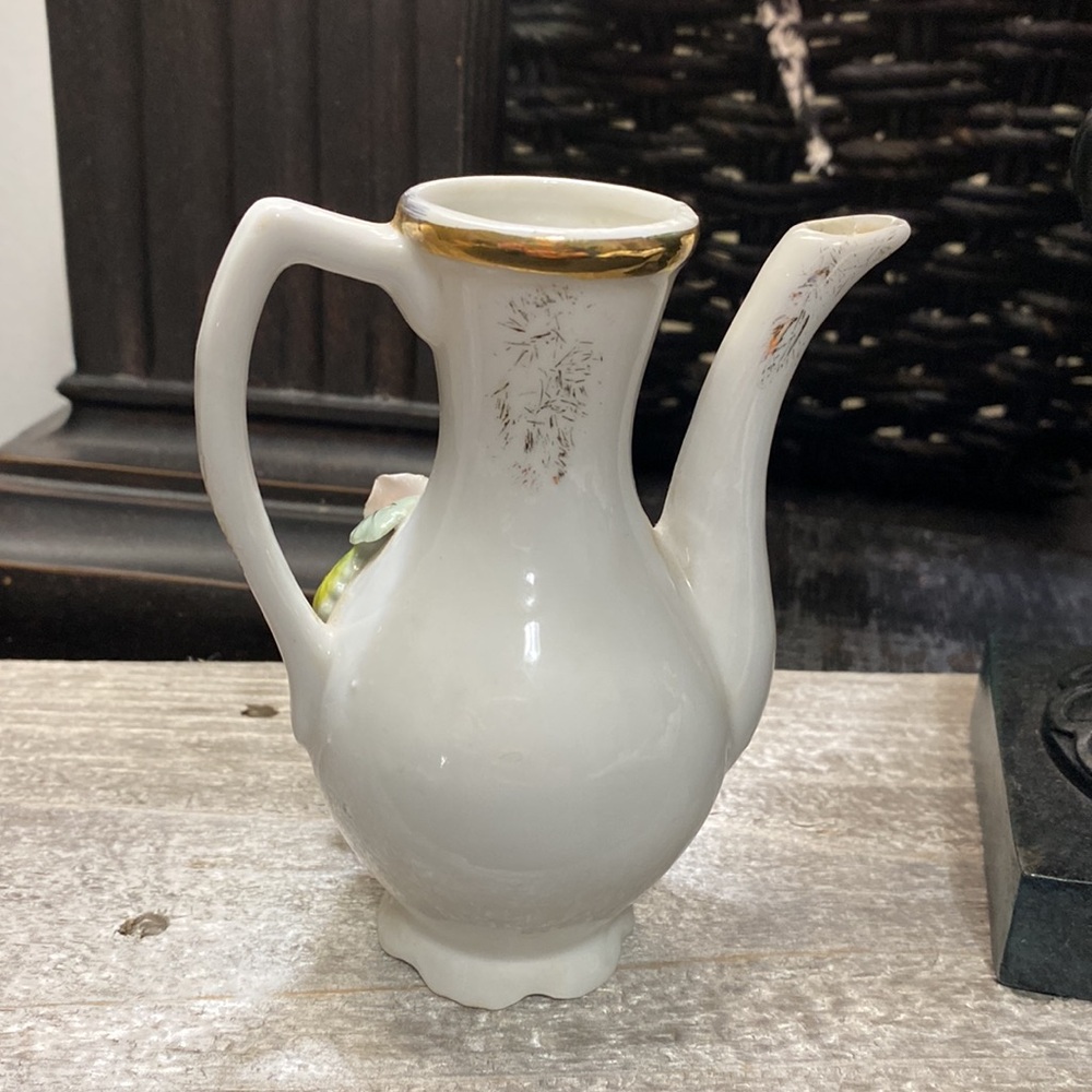 Vintage Porcelain Floral Pitcher Vase with Gold Trim - Japan Label! - Picture 2 of 7